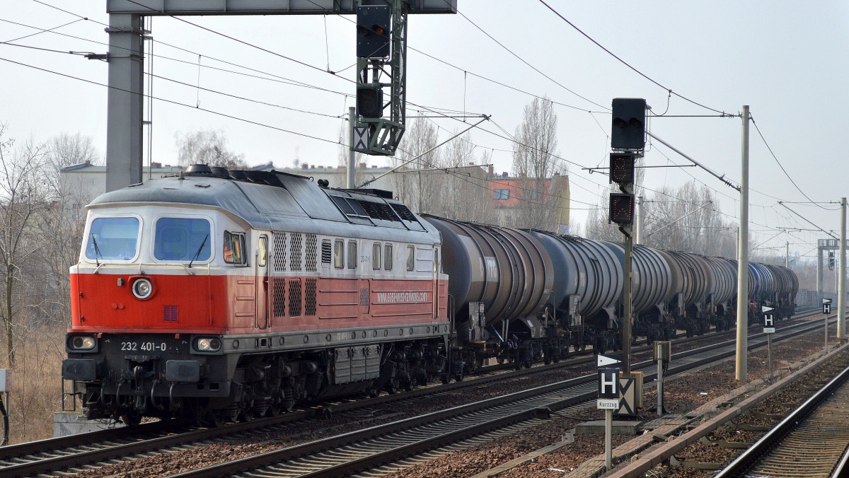 EWR 232 401-0 mit Kesselwagenzug am 24.03.15 Berlin-Pankow.