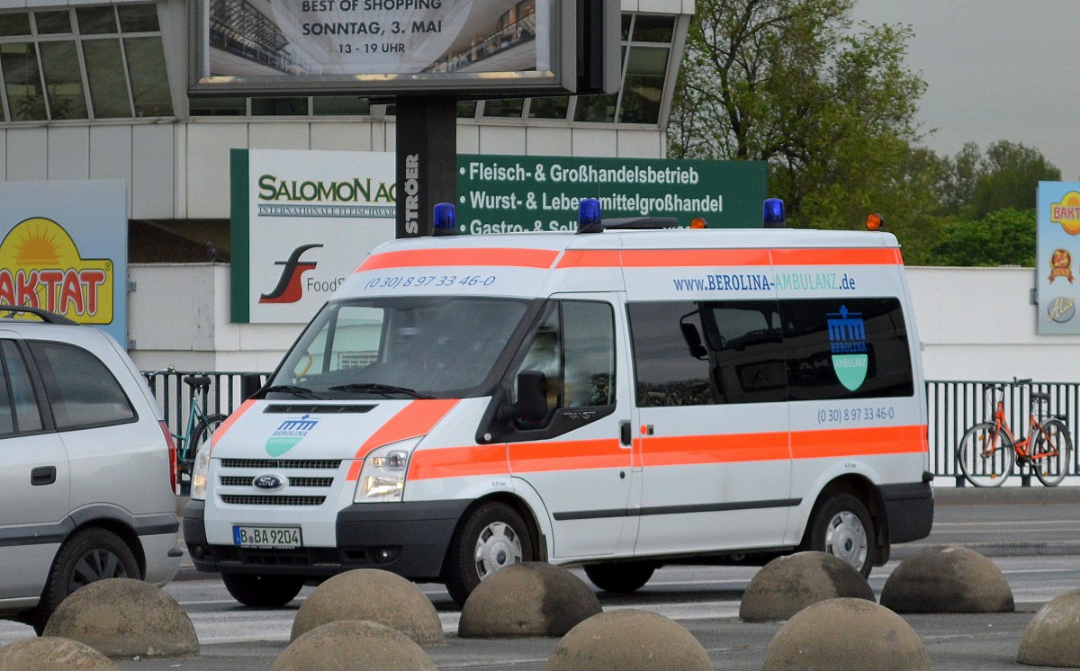 Ford Transit Krankentransporter der Berliner Fa. BEROLINA-AMBULANZ am 05.05.15 Berlin-Beusselbrücke.