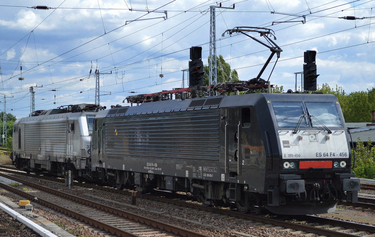 Für CTL die MRCE Dispo E 189-456 mit akiem Lok 37029 am Haken fährt zu neuen Aufgaben ab Berlin Grünau, 11.08.16