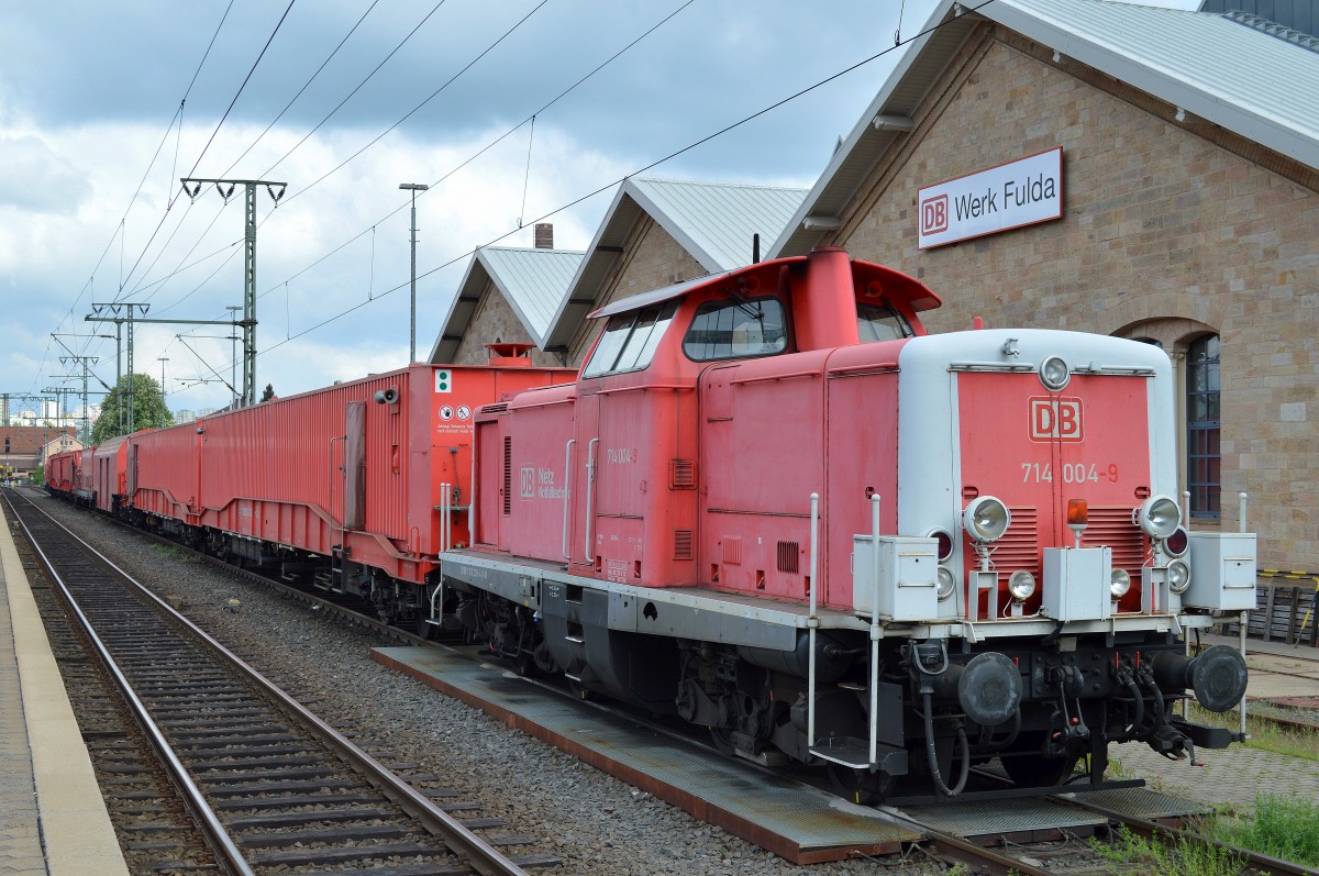 Fr den Wendezugbetrieb ist am anderen Ende des Tunnelrettungszuges eine zweite 714r die 714 004 (92 80 1 212 236-4) positioniert, 03.05.14 DB Werk Fulda.