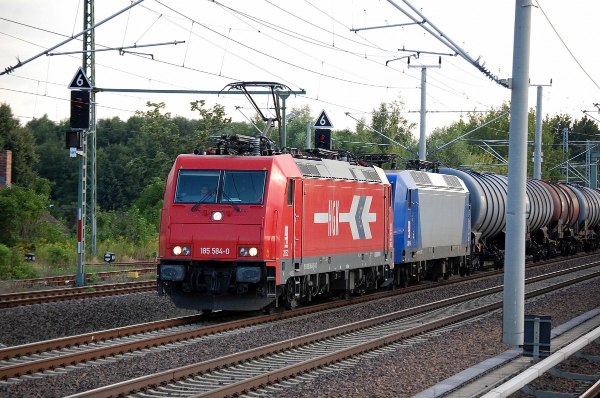 HGK 2052/185 584-0 hat 2015/145-CL 201 und Kesselwagenzug am Haken am 21.08.13 Berlin-Blankenburg Richtung Bernau.