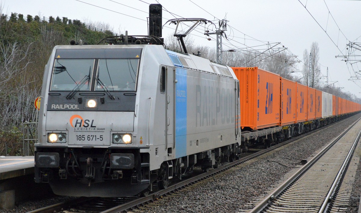 HSL mit Railpoollok 185 671-5 und Containerzug Richtung Polen am 13.01.16 Berlin-Hohenschönhausen. Viele Grüße an den Triebfahrzeugführer.