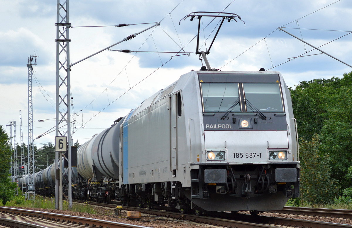 HSL mit Railpoollok 185 687-1 + Kesselwagenzug (leer) am 16.06.16 Berlin-Wuhlheide Richtung Stendell.