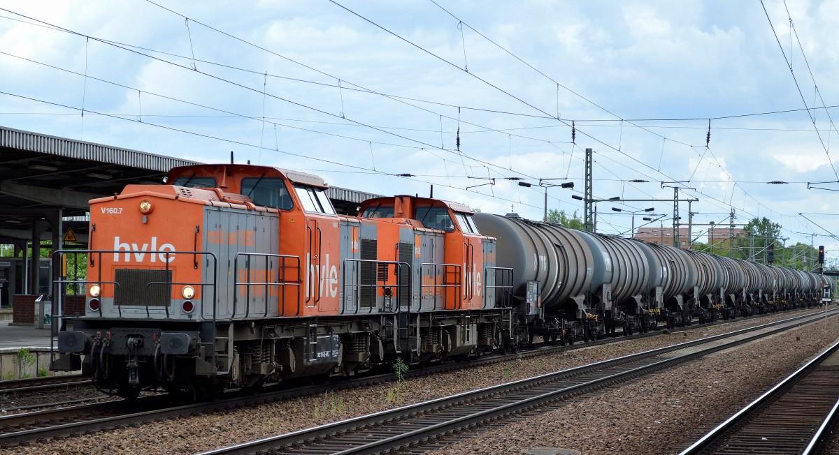 hvle Doppeltraktion V60.7 (203 150-8) + V160.6 (203 144-1) mit Kesselwagenzug (für Ethanol-Transporte) am 26.05.15 Durchfahrt Bhf. Flughafen Berlin-Schönefeld.