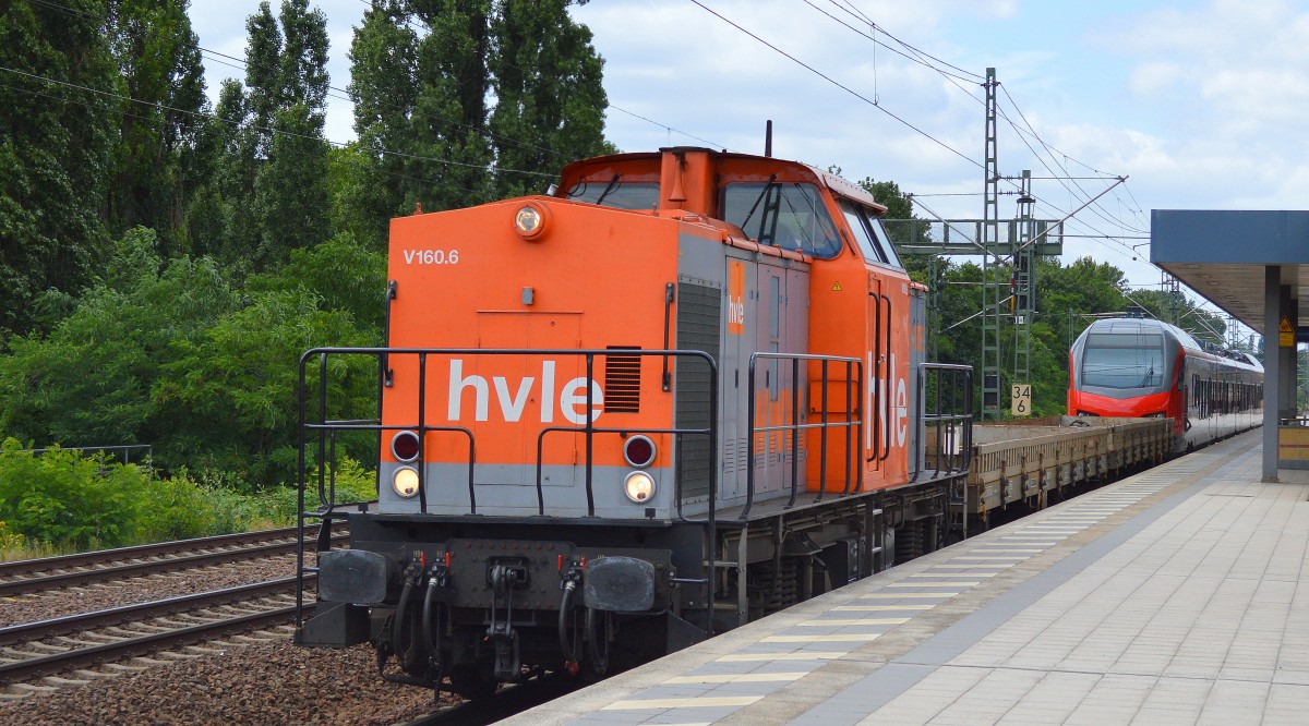 hvle V160.6 (203 144-1) mit Überführungzug eines fabrikneuen unnummerierten viertieligen STADLER FLIRT der Br 428 für die DB Regio am 23.06.14 Durchfahrt Bhf. Berlin-Jungfernheide Richtung Norden.