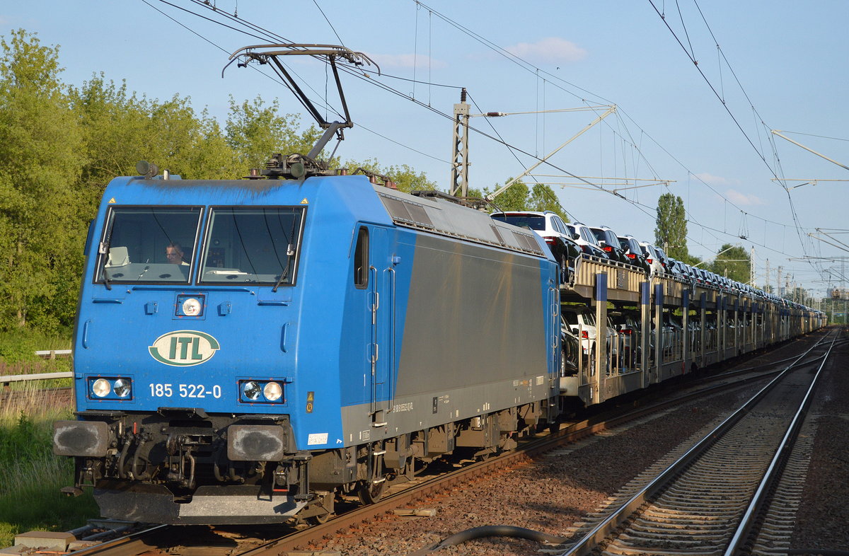 ITL 185 522-0 mit PKW-Transportzug (fabrikneue Vauxhall Astra)am 06.07.17 Berlin-Hohenschönhausen.