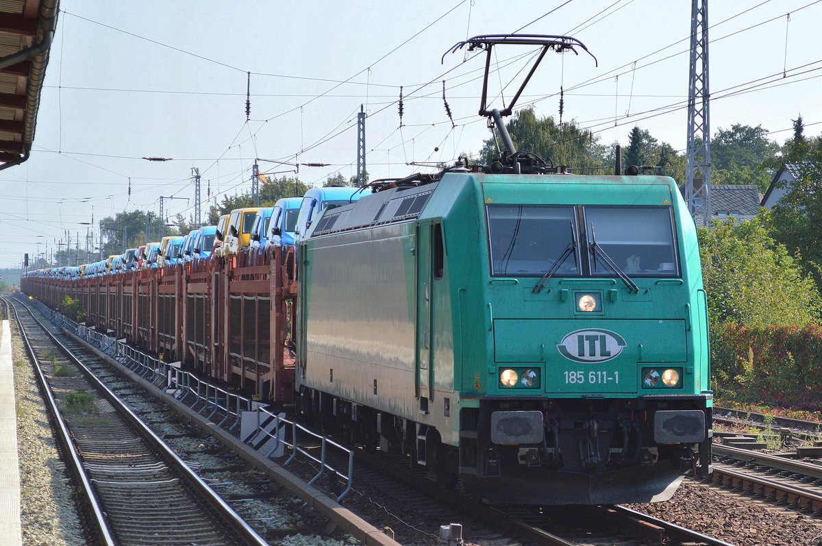 ITL 185 611-1 mit PKW-Transportzug (VW-Nutzfahrzeuge) am 13.09.16 Berlin-Hirschgarten.