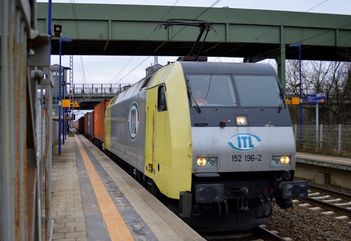 ITL mit 152 196-2 und Containerzug am 15.03.16 Berlin-Hohenschönhausen.