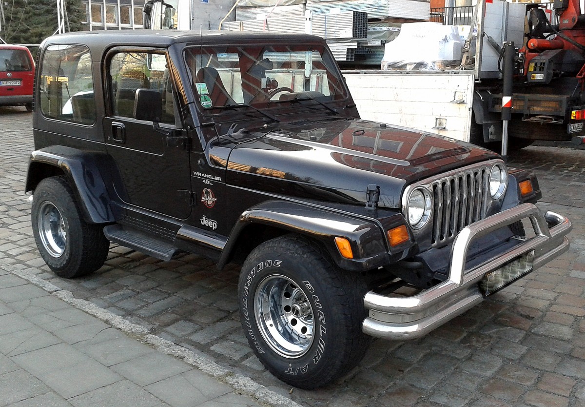 Jeep Wrangler 4.0 L in schwarz, schönes Teil, 17.02.15 Berlin Prenzl.Berg.