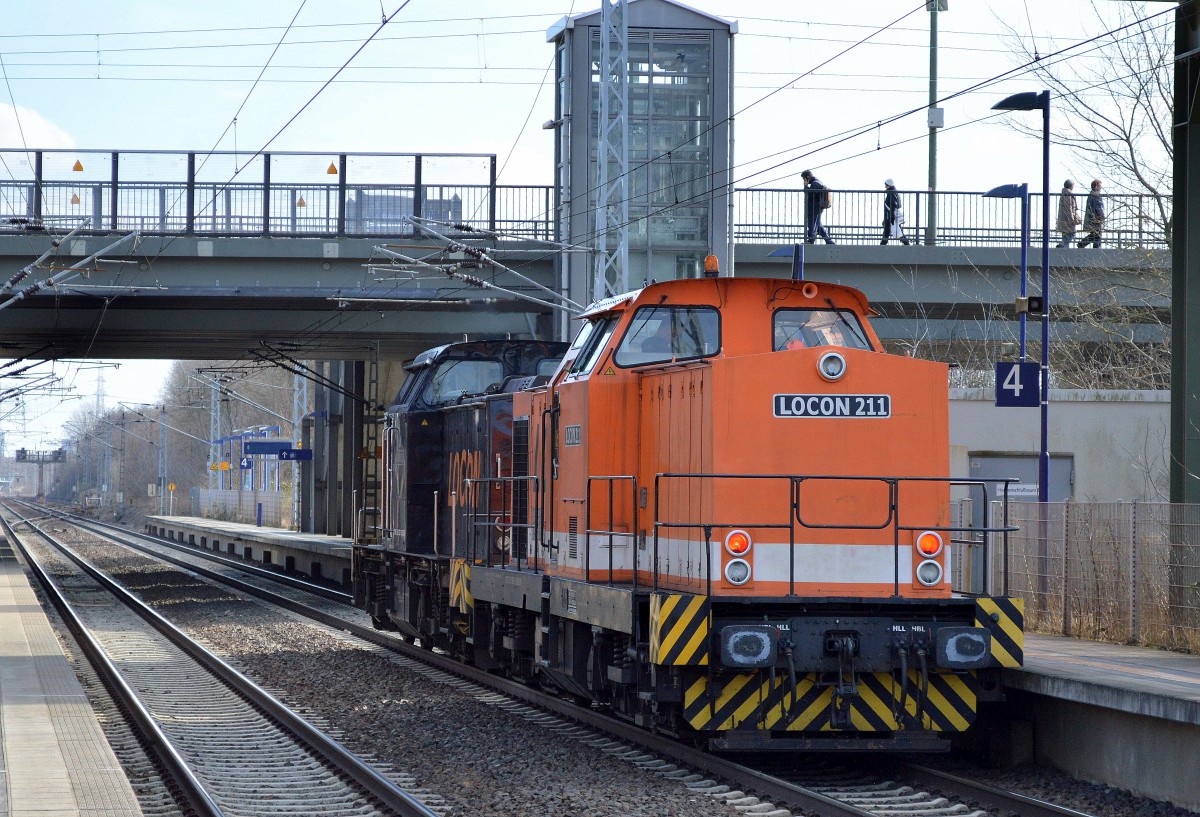LOCON 217 (203 123-5) mit LOCON 211 (293 502-1) am Haken am 04.03.16 Berlin-Hohenschönhausen.
