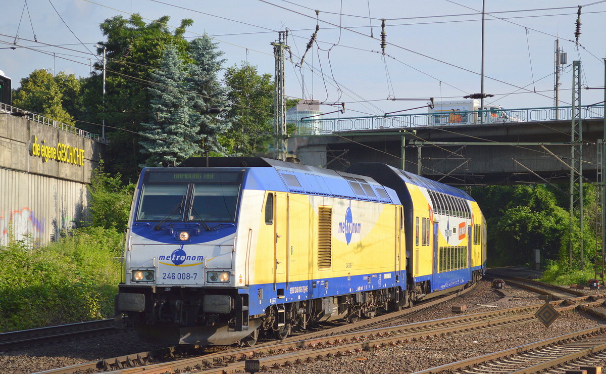 Metronom 246 008-7 mit dem RE5 Richtung Hamburg Hbf. am 20.06.17 Einfahrt Bf. Hamburg-Harburg. 