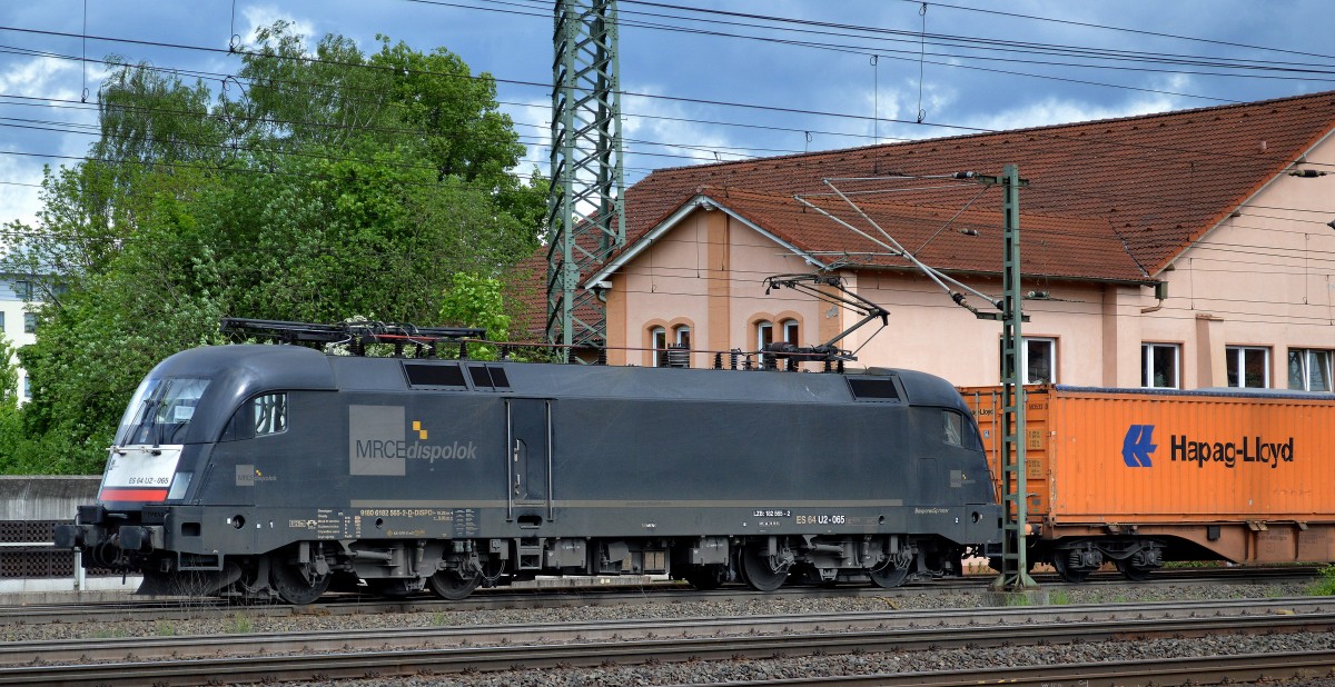 MRCE Dispolok 182 565-2 (ES 64 U2-065, Siemens Bj.2004) für BoxXpres mit Containerzug am 09.05.14 Durchfahrt Fulda Hbf.