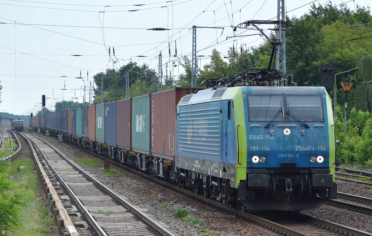 PKP Cargo mit EU45-154/189-154 und Containerzug am 07.08.15 Berlin-Hirschgarten.