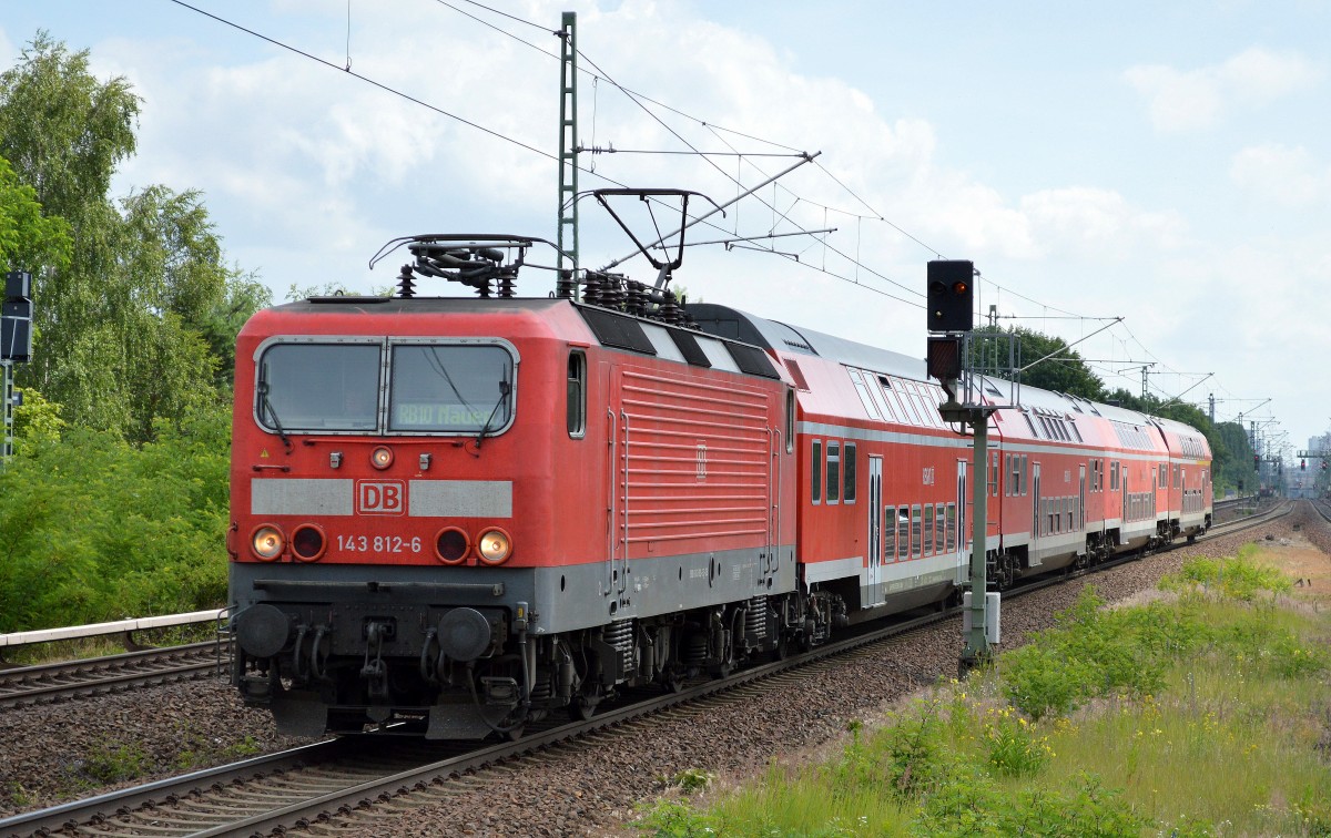 RB10 nach Nauen mit 143 812-6 bei der Einfahrt Bhf. Berlin-Jungfernheide am 17.06.14 