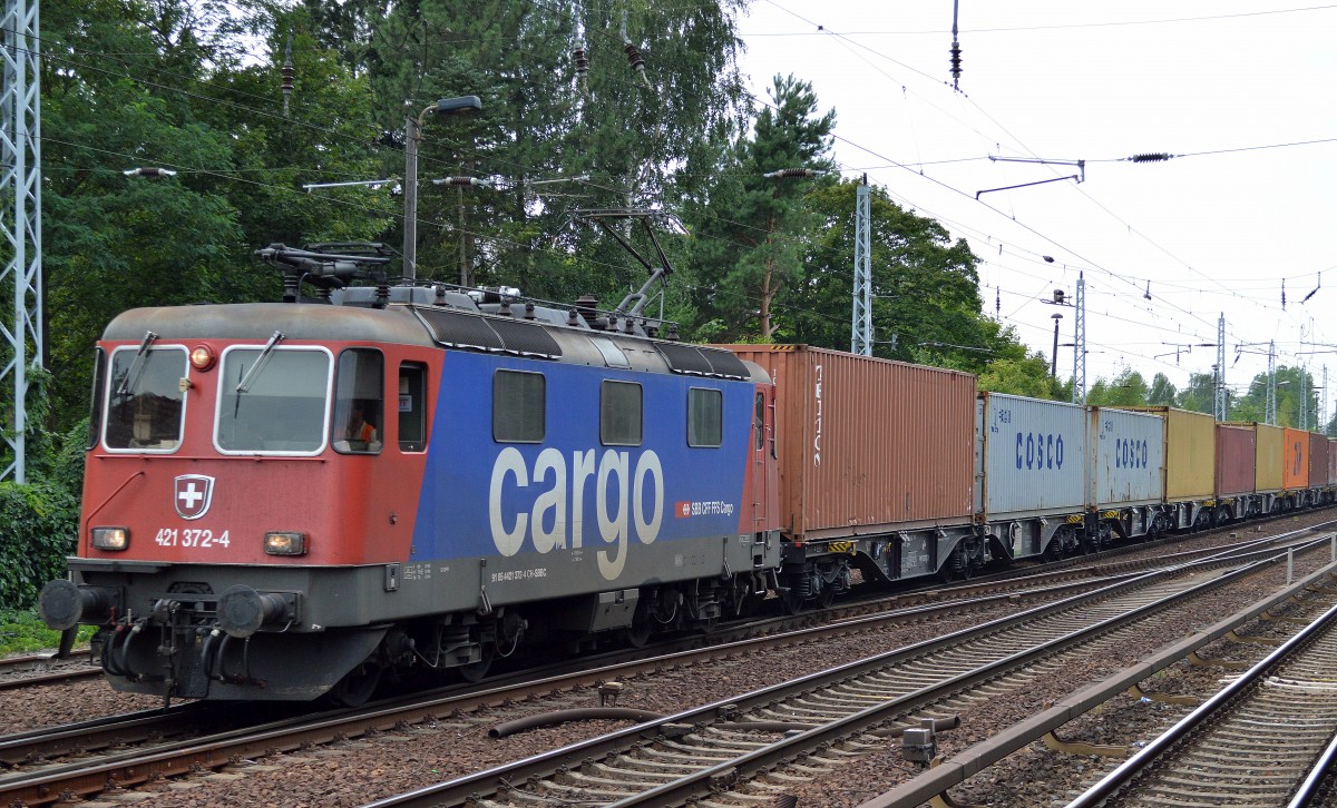 Re 421 372-5 mit Containerzug am 07.08.15 Berlin-Hirschgarten.