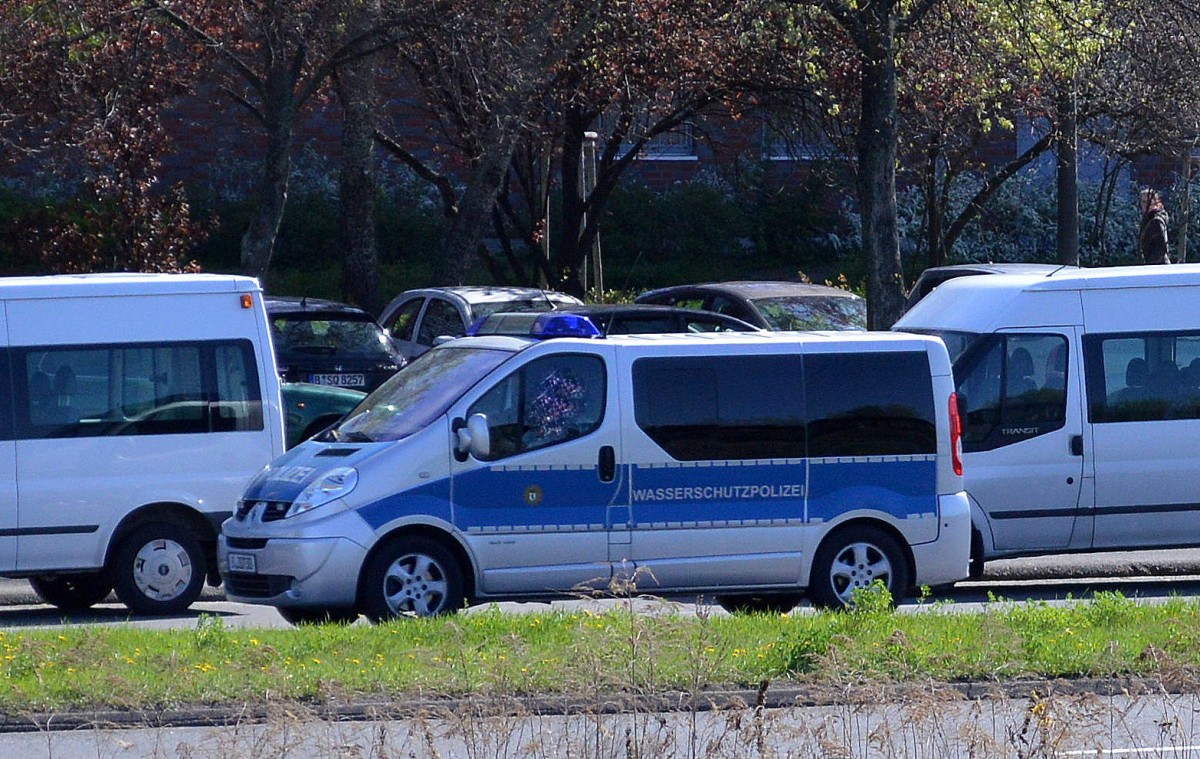 Renault Trafic 2,5 dCi Generation der Berliner Wasserschutzpolizei am 15.04.14 Berlin-Marzahn.