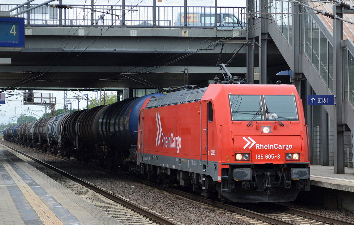 RHC 185 605-3 mit Kesselwagenzug ausnahmsweise auf dem Gegengleis am 27.07.17 BF. Berlin-Hohenschönhausen.