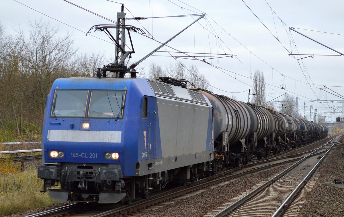 RHC mit der Alpha Trains Mietlok 145-CL 201 (145 097-2) und Kesselwagenzug (leer) Richtung Stendell am 12.11.17 Berlin-Hohenschönhausen.