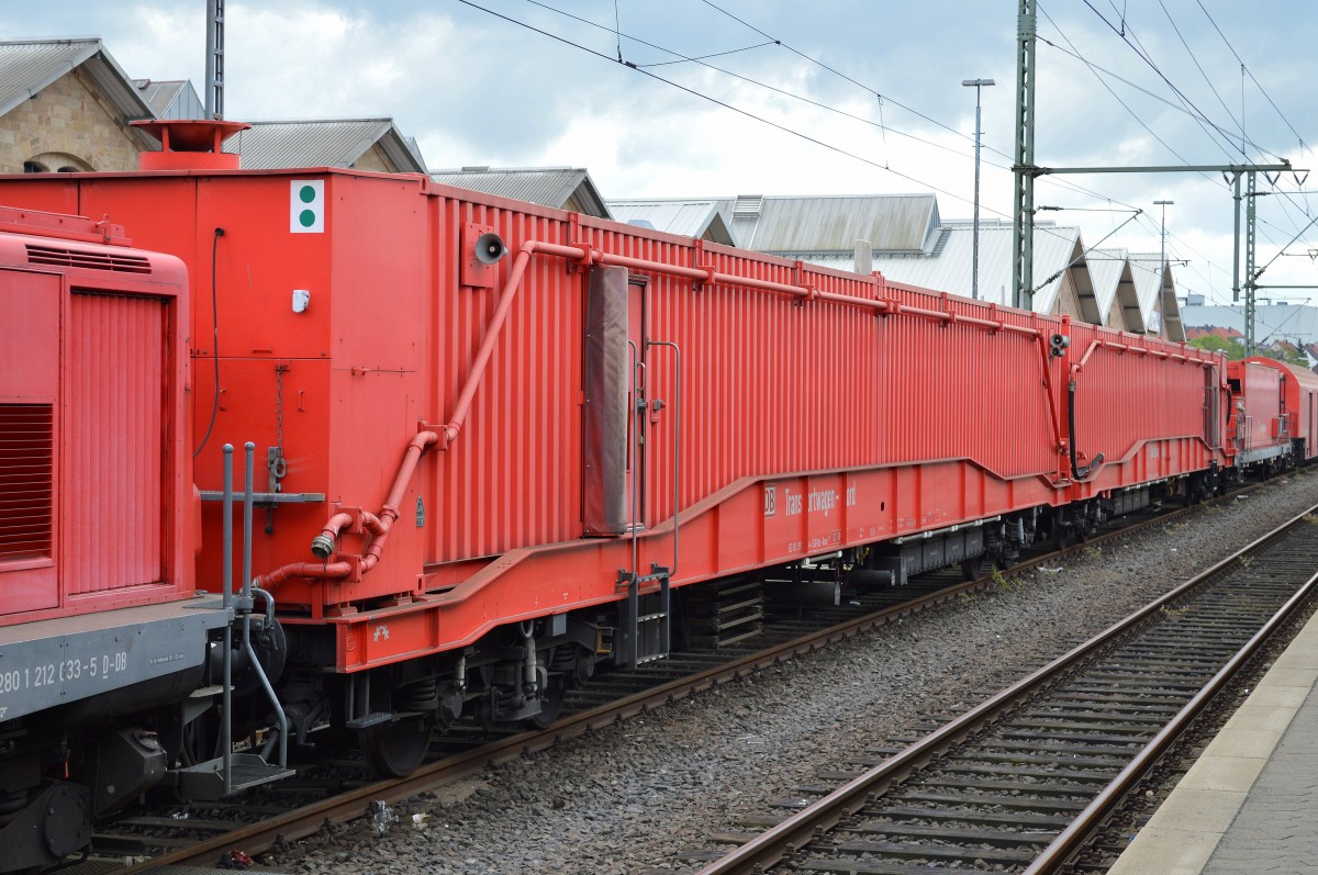 Spezialwagen-Einheit des Tunnelrettungszuges der am DB Werk Fulda statiniert ist, bestehend aus Transportwagen-Nord mit der Nr. 60 80 991 224-5 DB Rtz-Trans 380 und Sanitätswagen-Nord mit der Nr. 60 80 997 1 229-4 DB Rtz-Sanität 382 am 03.05.14