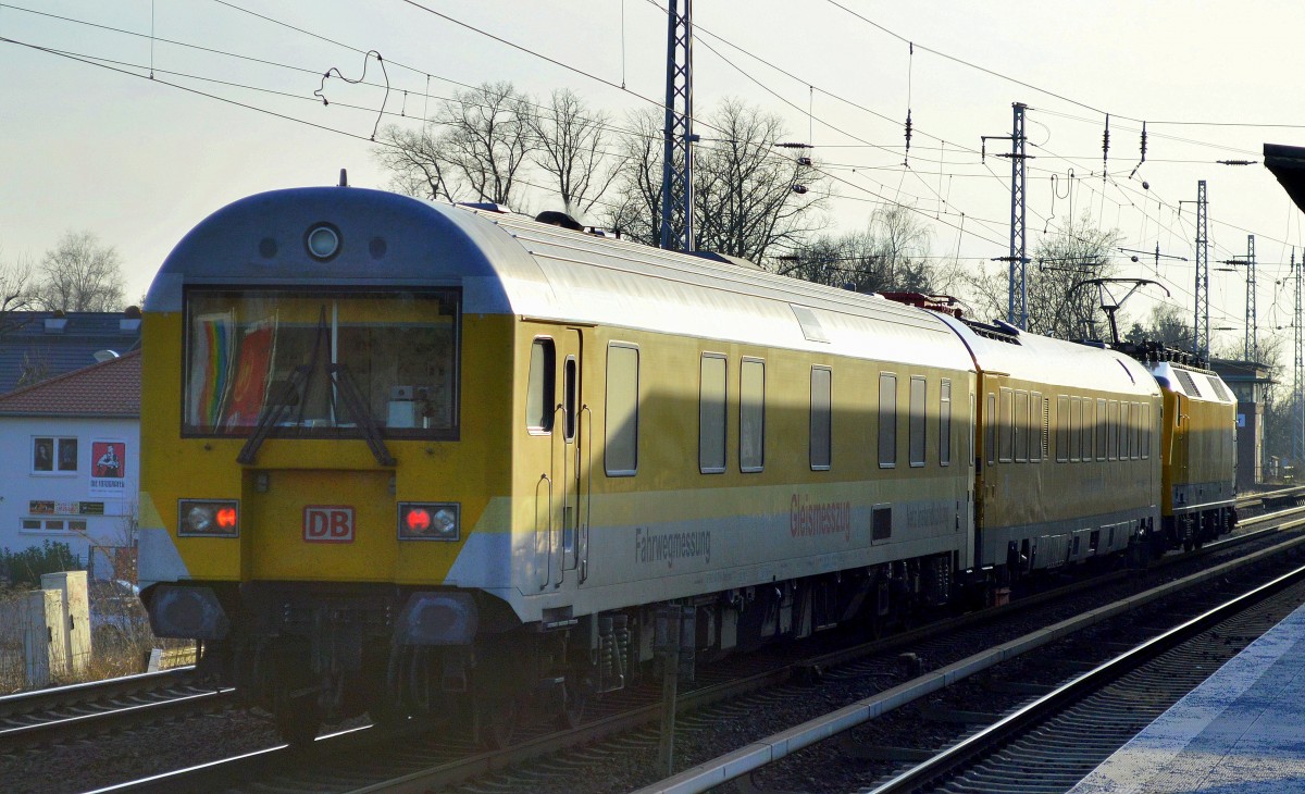 Steuerwagen vom Gleismeeszug der DB Sytemtechnik gezogen von 120 160-7 am 18.02.15 Berlin-Karow. 