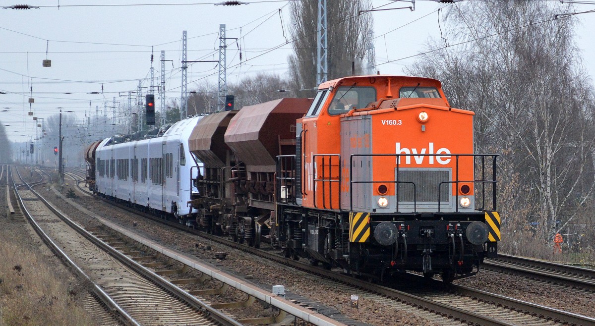 Und es wird weiter fleißig von der Fa. Stadler in Berlin-Pankow ausgeliefert, diesmal der Triebzug 429 124-1 für die DB Regio AG Region Südwest Trier, diesmal von hvle V160.3 (203 105-2) überführt am 02.12.14 Berlin-Karow. 
