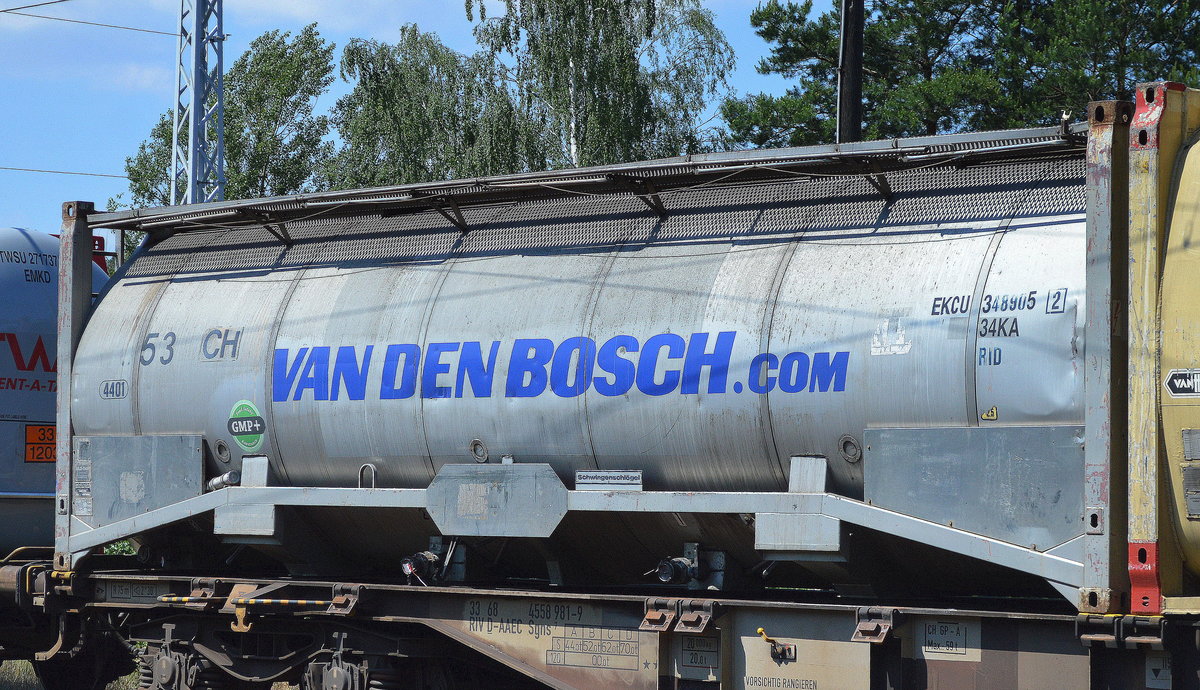 VAN DEN BOSCH Tankcontainer am 08.06.16 Berlin-Hirschgarten.