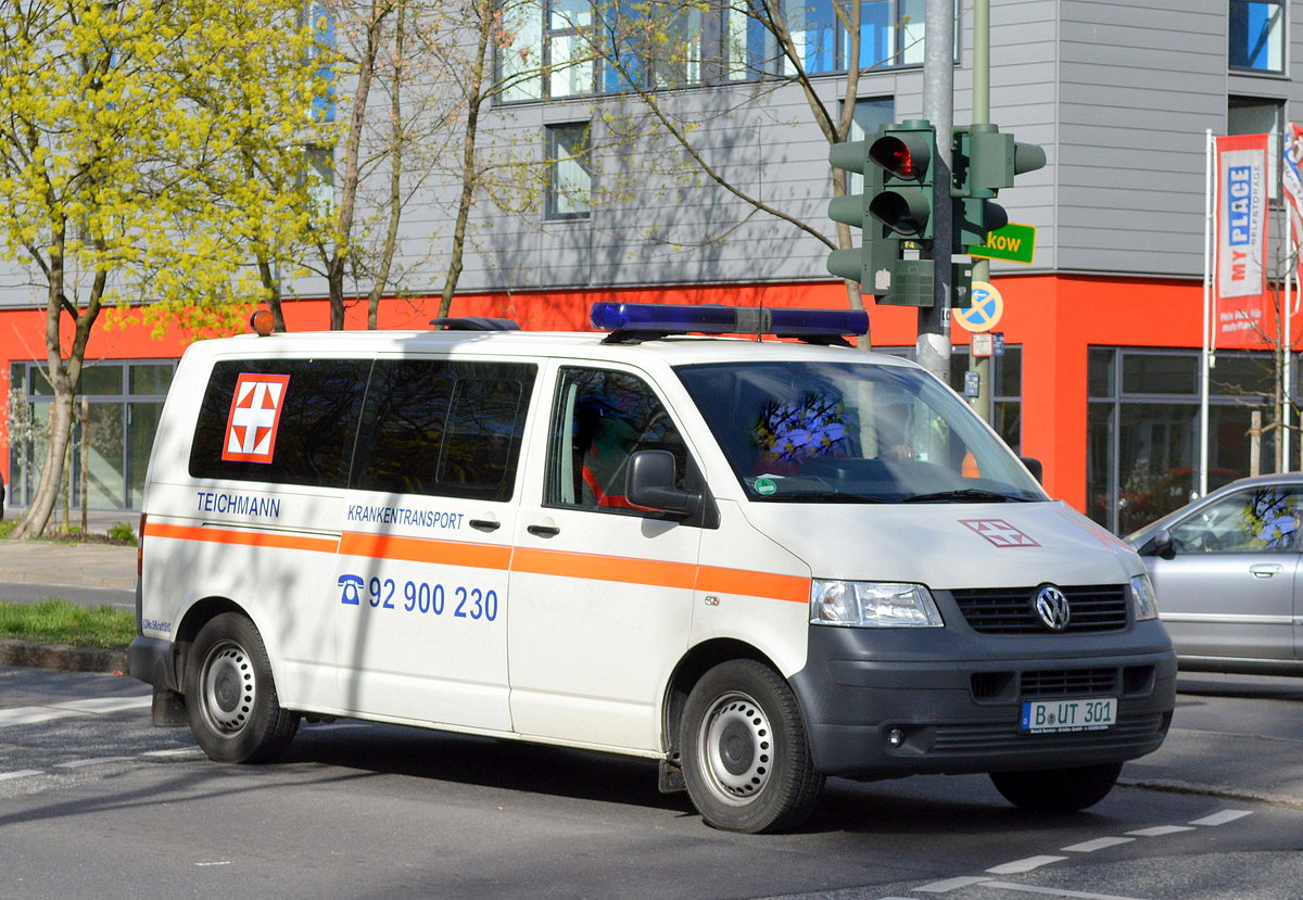 VW-Krankentransporter der Fa. Krankentransport Teichmann (Berlin) am 06.04.17 Berlin-Pankow.