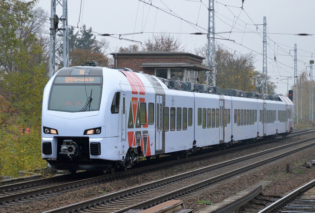 Wieder ein DB FLIRT der DB Regio Region Südwest Trier, 429 617-4 auf Testfahrt Richtung Bernau am 12.11.14 Berlin-Karow. 