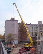Hier noch mal in Gesamtansicht der TEREX/DEMAG AC70CITY der Fa. MOBI-HUB auf Baustelle des neuen Kaufcenters Berlin-Gesundbrunnen im Jahr 2008. 