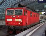 An die tschechische Staatsbahn abgetreten von der DB als Ersatz fr eine zerschrotete Lok der BR 371, 371 201-5 mit dem Berlin-Warschau Express im Jahr 2008 Berlin-Hbf.