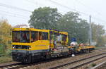 Diverse Gleisbaufahrzeuge und-maschinen/583096/ein-bamowg-5422-der-db-netz Ein BAMOWG 54.22 der DB Netz Instandhaltung am 19.10.17 Berlin-Köpenick