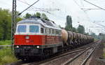 BR 232/585701/232-105-7-mit-knickkesselwagenzug-kreideschlamm-am 232 105-7 mit Knickkesselwagenzug (kreideschlamm) am 27.07.17 Berlin-Hohenschönhausen.