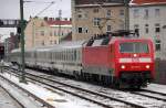 120 118-5 mit dem Berlin-Warschau Express Wagengespann Richtung Berlin Jungfernheide, 03.01.11 S-Bhf.