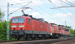 BR 143/584672/lokzug-143-558-5-mit-298-317-9 Lokzug, 143 558-5 mit 298 317-9 + 155 222-3 am Haken am 22.05.17 Berlin-Wuhlheide.