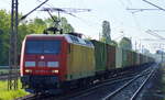 145 073-3 mit Containerzug am 19.05.17 Berlin-Hohenschönhausen.