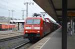 152 119-4 mit PKW-Transportzug am 10.05.14 Durchfahrt Bhf. Fulda.
