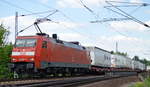 152 066-7 mit KLV-Zug (DB SCHENKER Trailer) am 22.05.17 Berlin-Wuhlheide.