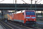 BR 152/590726/152-011-3-mit-152---und 152 011-3 mit 152 ???-? und KLV/Container-Zug am Haken am 19.06.17 Durchfahrt Bf. Hamburg-Harburg.