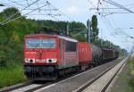 155 248-8 mit gemischtem Güterzug Richtung Industrieübergabegebiet Berlin Nordost am 07.07.14 Durchfahrt Bhf.