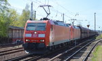DB Doppeltraktion 185 185-6 + 185 046-0 mit Erzzug am 22.04.16 Berlin-Hirschgarten.