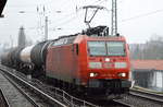 BR 185.1/541144/185-148-4-mit-einem-kurzen-gemischten 185 148-4 mit einem kurzen gemischten Kesselwagenzug am 17.02.17 Richtung Oranienburg, Berlin-Karow.
