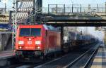 185 253-2 mit gemischtem Güterzug am 08.12.15 Berlin-Hohenschönhausen.