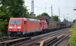 185 387-8 mit 298 310-4 und gemischtem Güterzug am Haken am 26.06.15 Berlin-Karow.