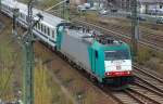 186 135-0 mit der Berlin-Warschau-Express Zuggarnitur Richtung Berlin-Grunewald, 20.04.12 Berlin-Putlitzbrcke.