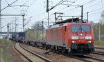 189 006-0 mit schwach ausgelastetem Containerzug am 12.04.16 Durchfahrt Bhf. Flughafen Berlin-Schönefeld.