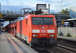 189 063-1 mit einem PKW-Transportwagenzug am 10.10.16 Berlin-Hohenschönhausen.