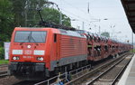 BR 189/525531/189-015-1-mit-einem-pkw-transportzug-mit 189 015-1 mit einem PKW-Transportzug mit fabrikneuen FORD Modellen am 25.05.16 Berlin-Hirschgarten.