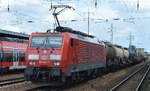 BR 189/528917/189-061-5-mit-gemischtem-gueterzug-am 189 061-5 mit gemischtem Güterzug am 14.06.16 Durchfahrt Bf. Flughagfen Berlin-Schönefeld.