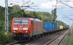 189 063-1 mit Containerzug am 12.08.17 Berlin-Hohenschönhausen.
