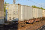 Drehgestell-Containertragwagen der DB mit der Nr. 31 RIV 80 D-DB 4516 215-9 Sgjkkmms 699 beladen mit zwei 20’ Standard Containern der J. MÜLLER WESER AG am 22.05.17 Berlin-Hohenschönhausen.